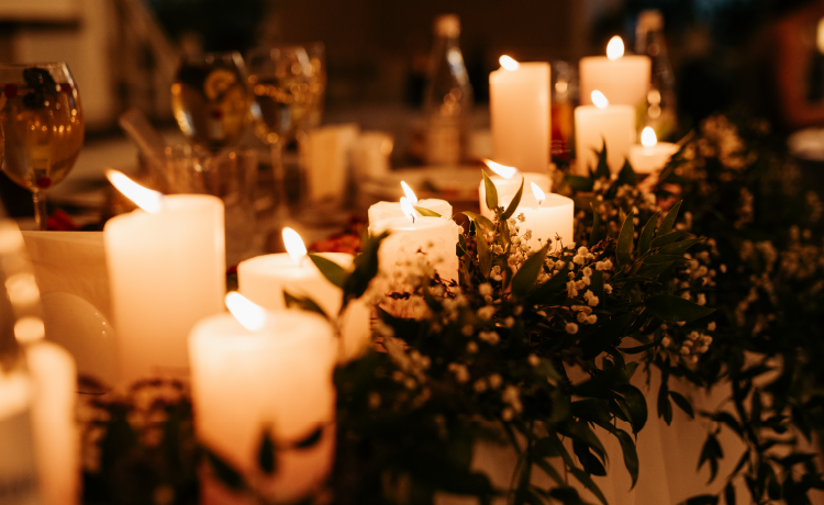 Enhancing Online Sales with Festive Candle Bundles